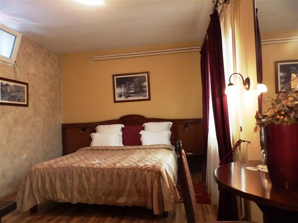 Hotel Manjez Centar Belgrad Exterior foto